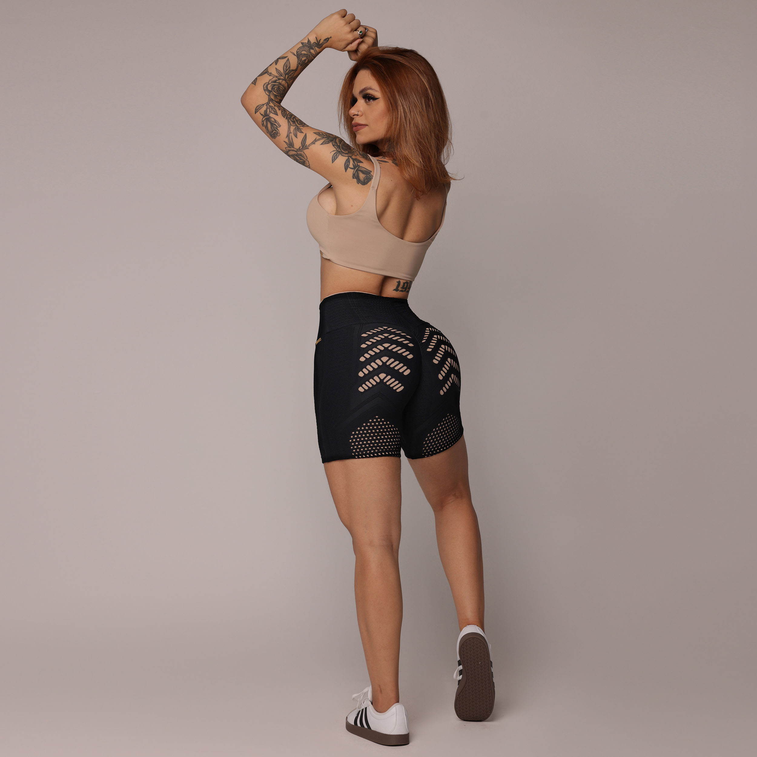 SHORT EMPINA BUMBUM JACQUARD DOTS PRETO - Imagem 6