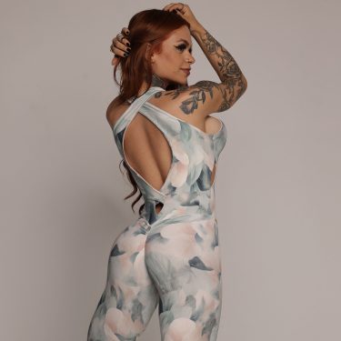 MACACÃO CLOUD GATE EMPINA BUMBUM PLUMAS EXCLUSIVO