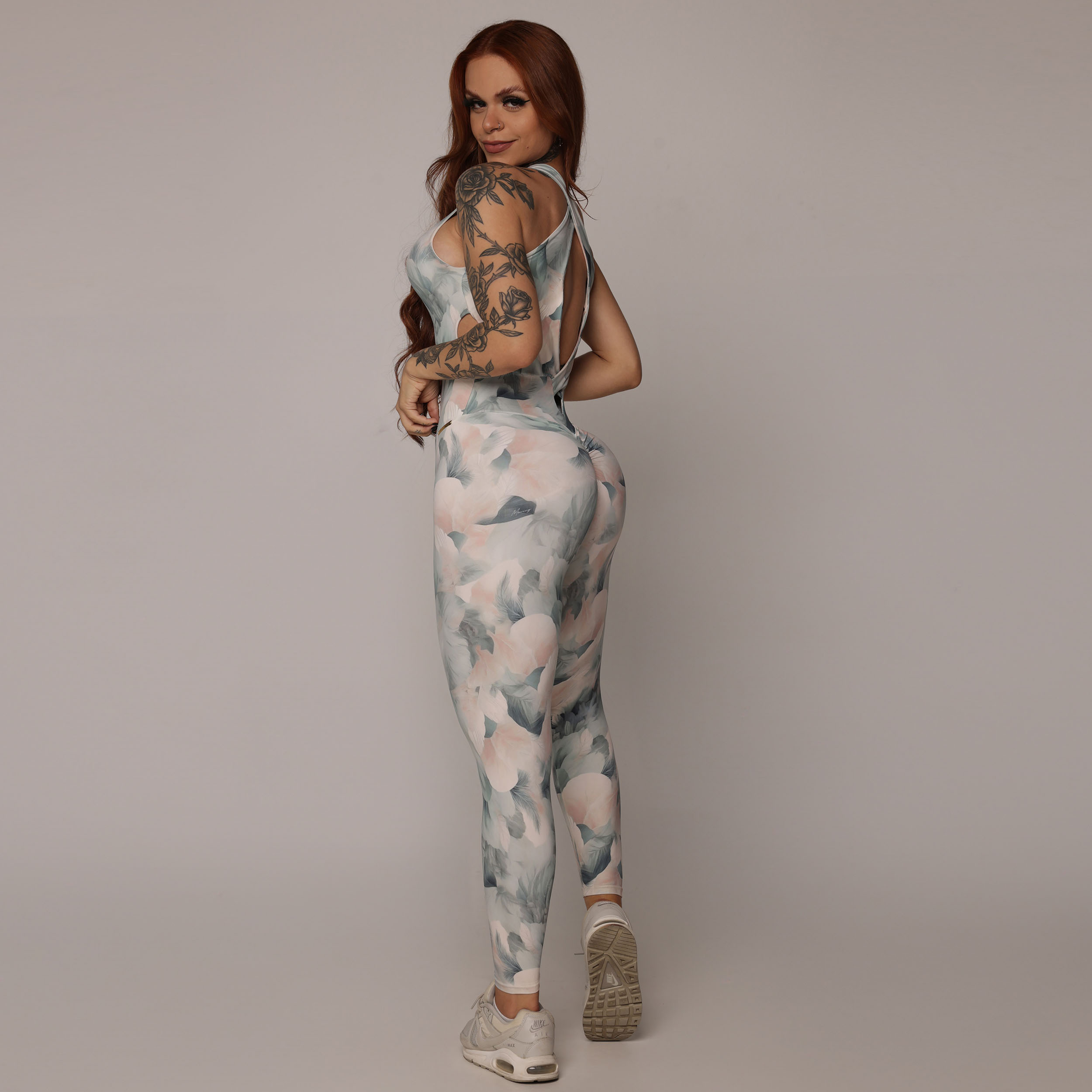 MACACÃO CLOUD GATE EMPINA BUMBUM PLUMAS EXCLUSIVO - Imagem 6