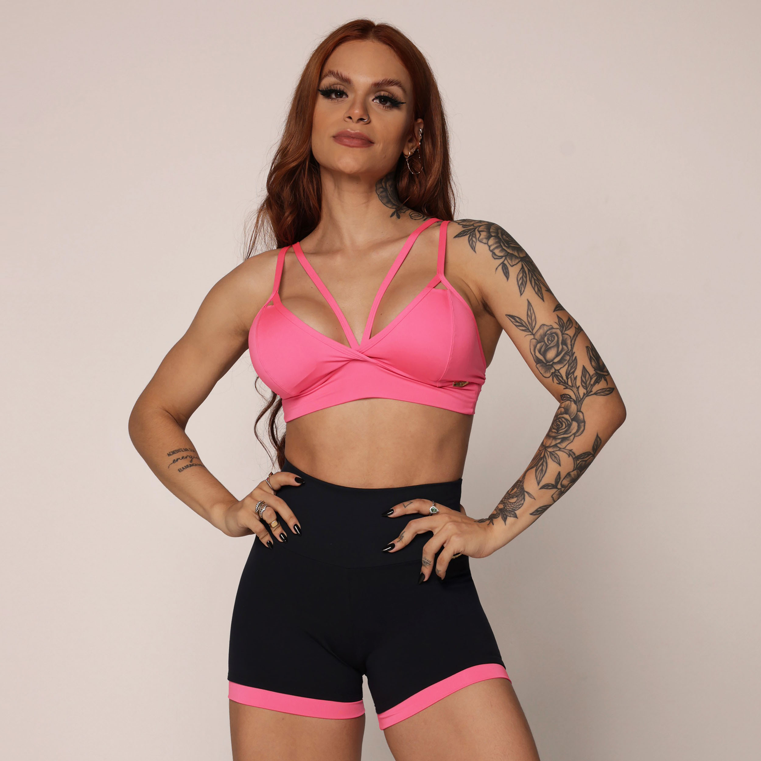 SHORT GYM COMUM PRETO COM ROSA NEON - Imagem 4