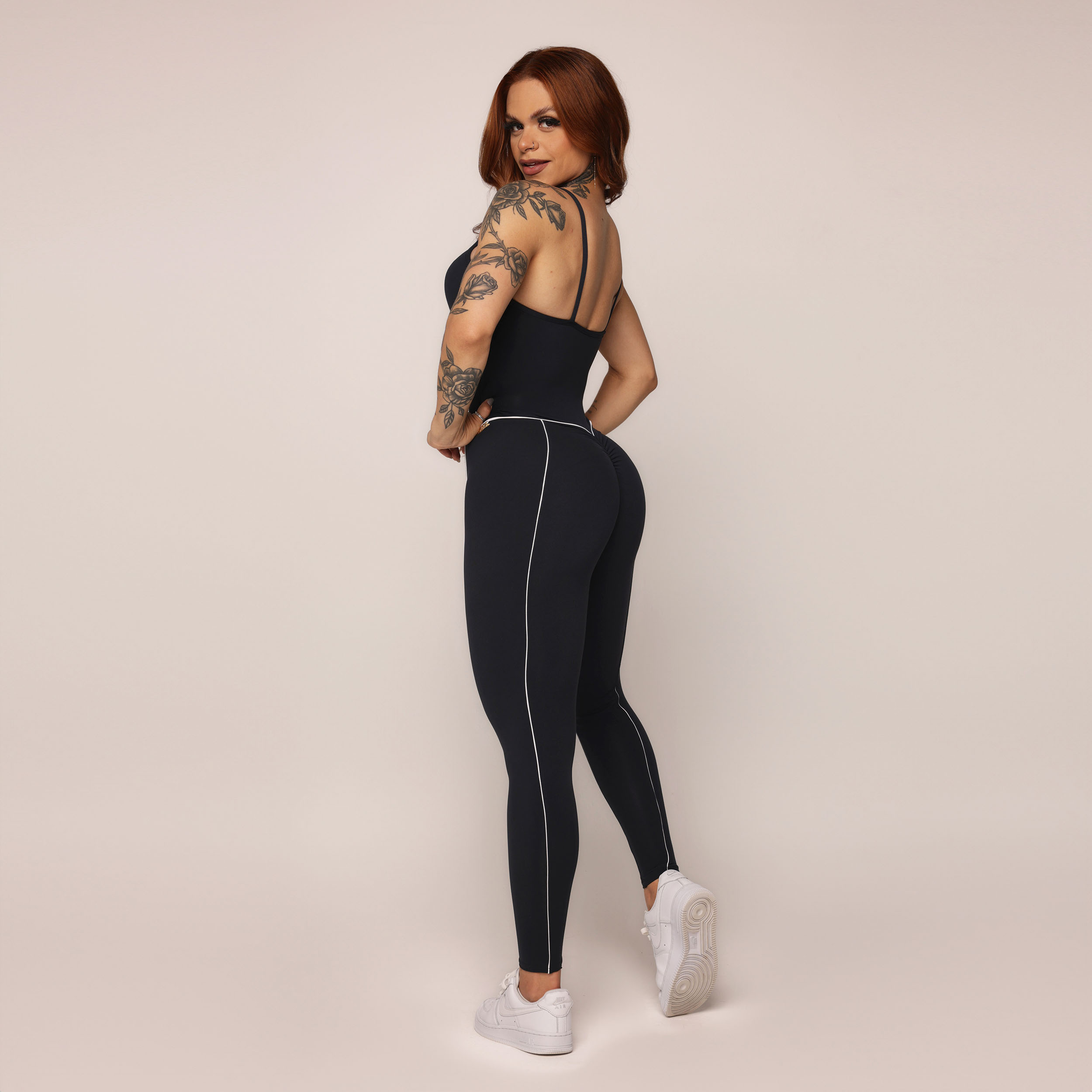 MACACÃO QUEENS EMPINA BUMBUM PRETO - Imagem 9