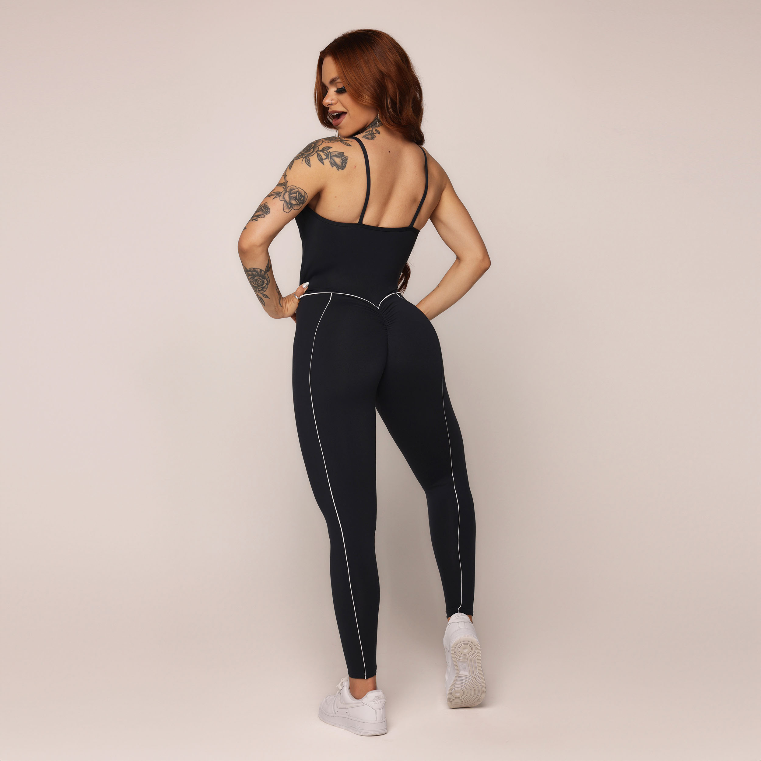 MACACÃO QUEENS EMPINA BUMBUM PRETO - Imagem 11