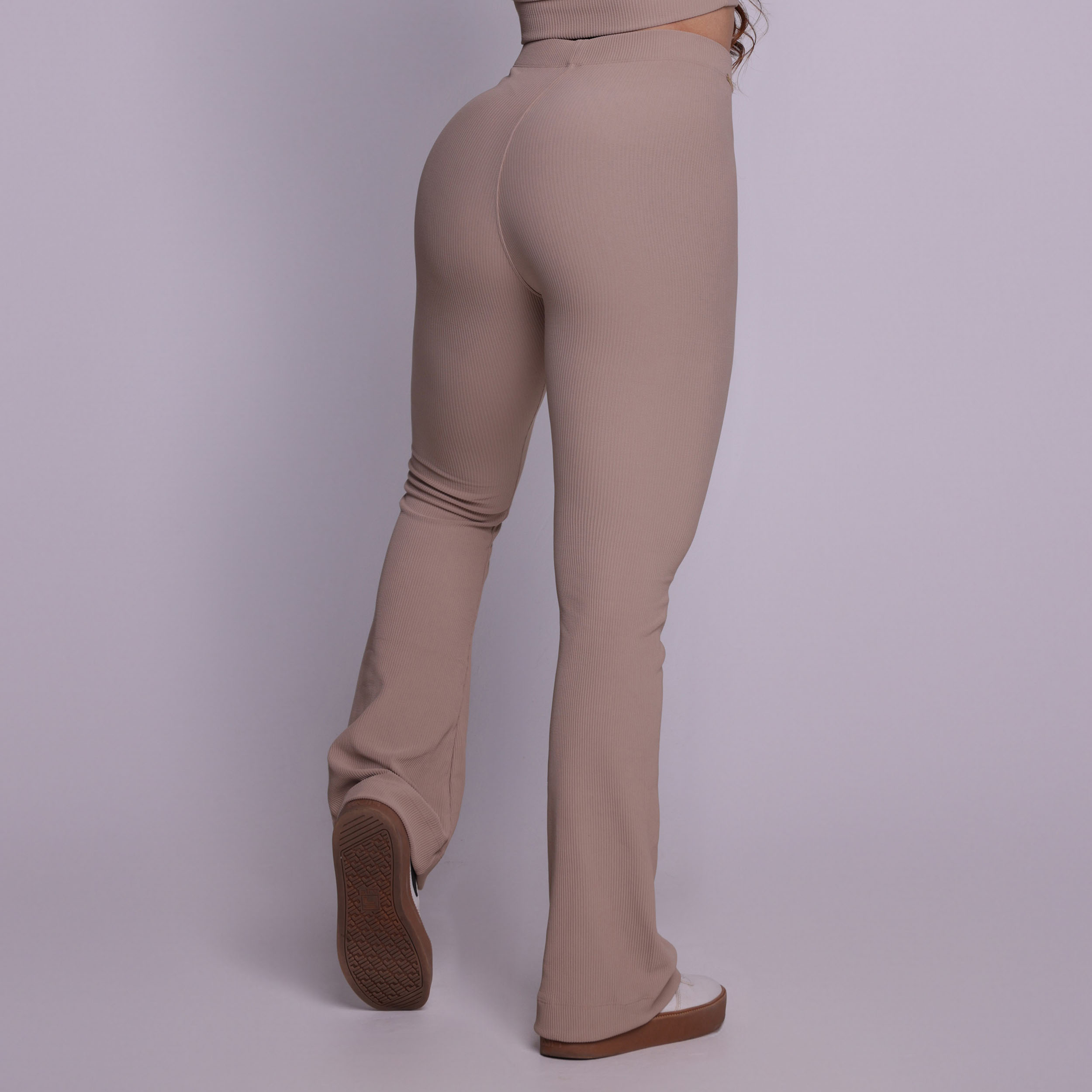 CALÇA FLARE JACQUARD CANELADO DOCE DE LEITE - Imagem 3