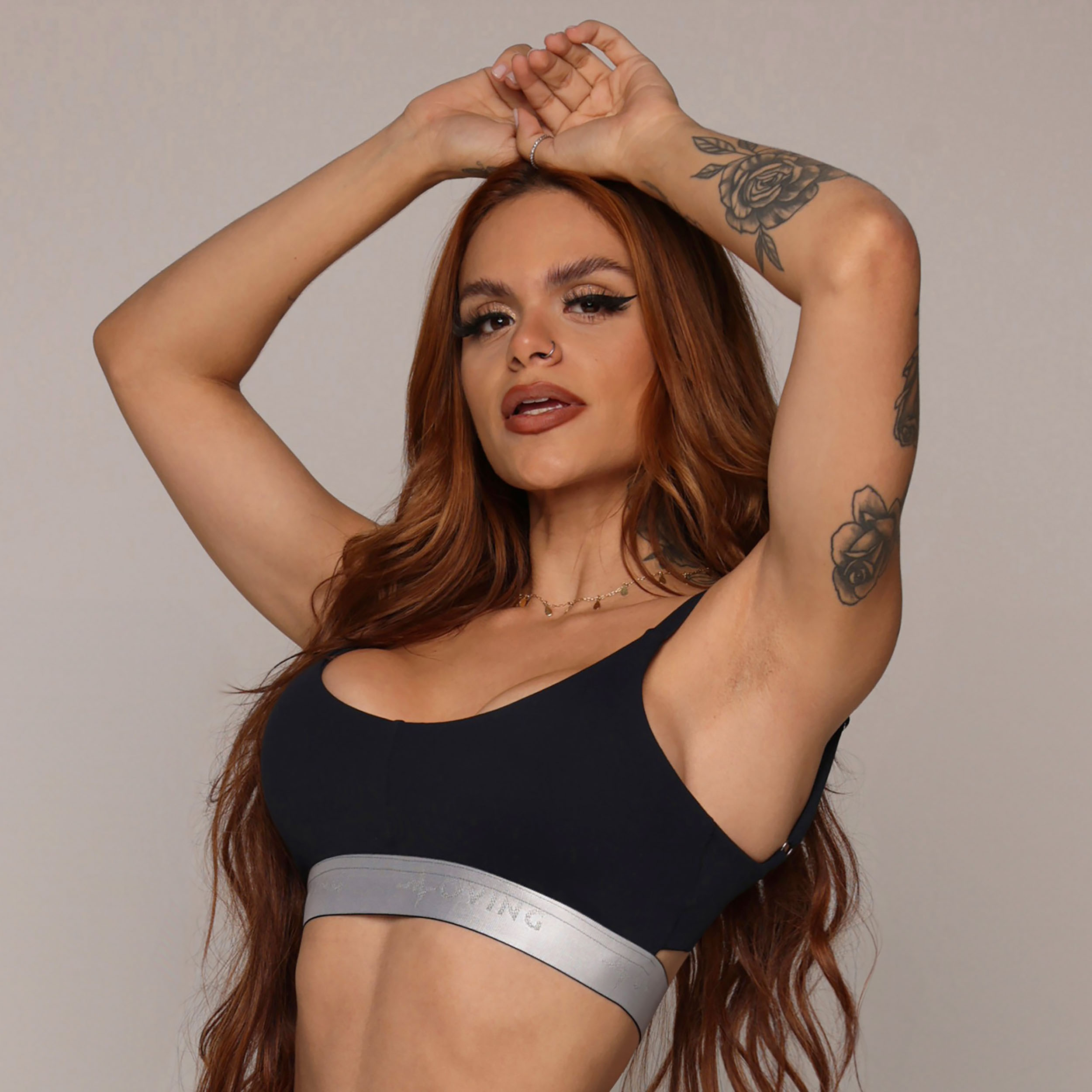 TOP DENVER PRETO COM ELÁSTICO CINZA - Imagem 4