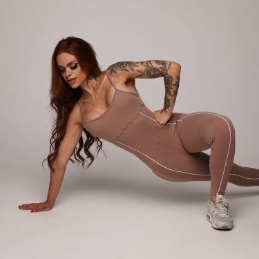 MACACÃO QUEENS EMPINA BUMBUM AVELÃ