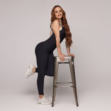 MACACÃO LOTUS EMPINA BUMBUM JACQUARD CANELADO PRETO