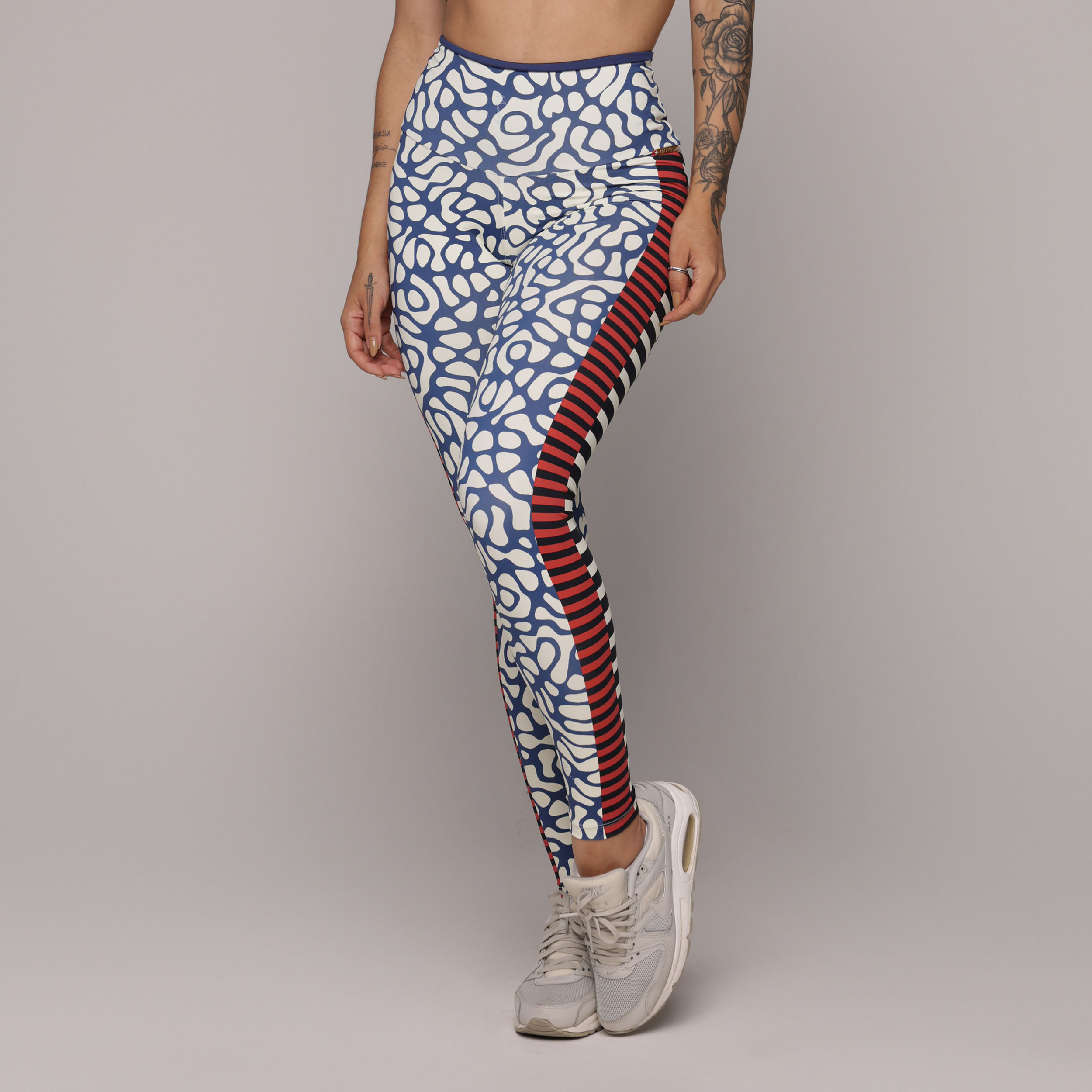 LEGGING BICOLOR EMPINA BUMBUM ZURI EXCLUSIVA - Imagem 3