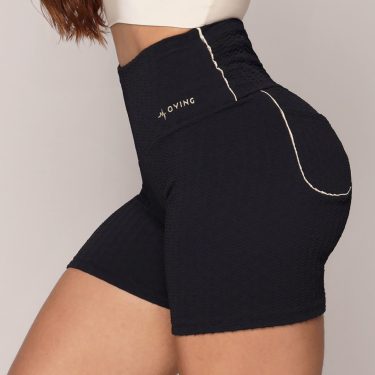 SHORT BOLSINHO EMPINA BUMBUM JACQUARD SAVOIR PRETO