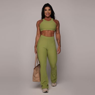 CALÇA FLARE JACQUARD CANELADO VERDE OLIVA