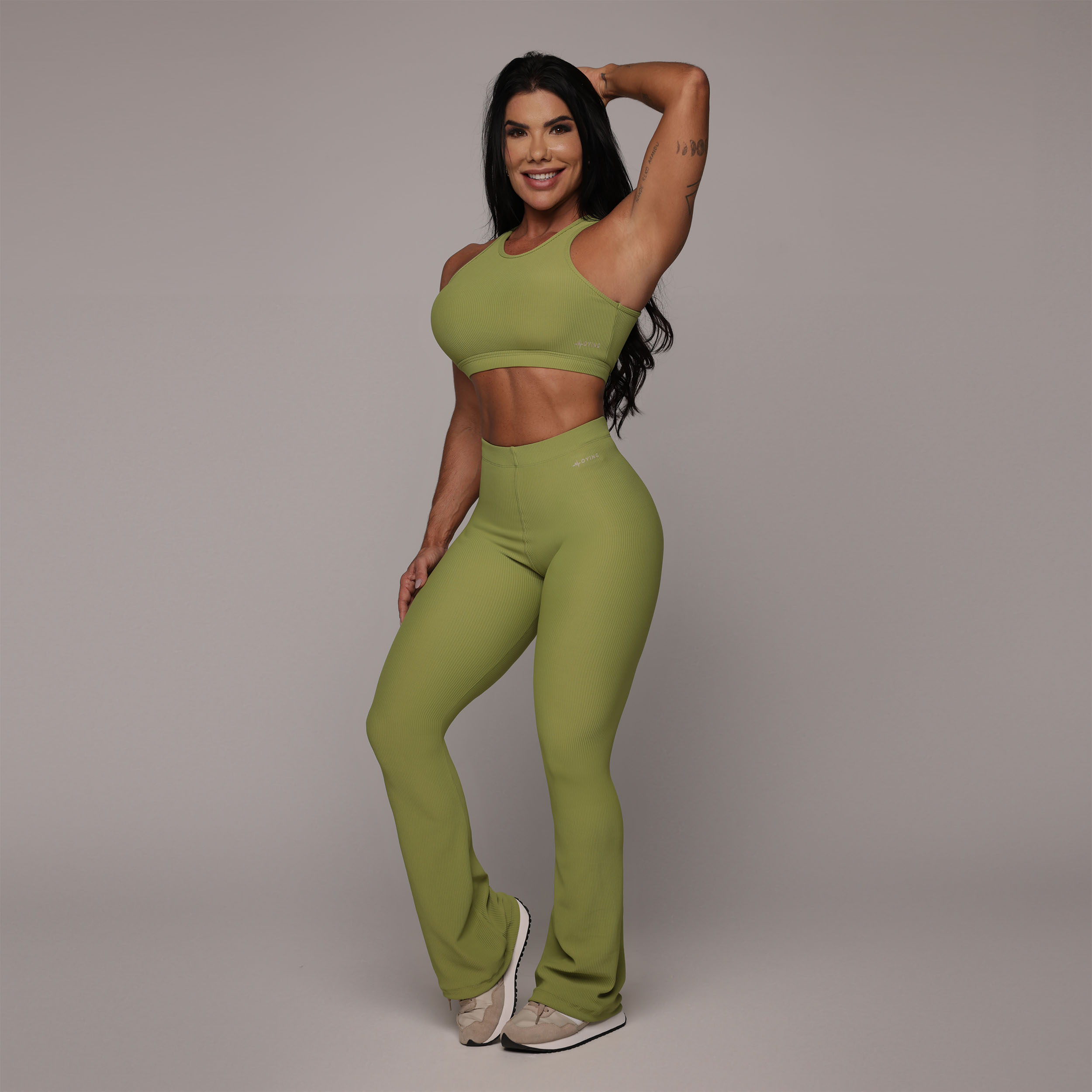 CALÇA FLARE JACQUARD CANELADO VERDE OLIVA - Imagem 4