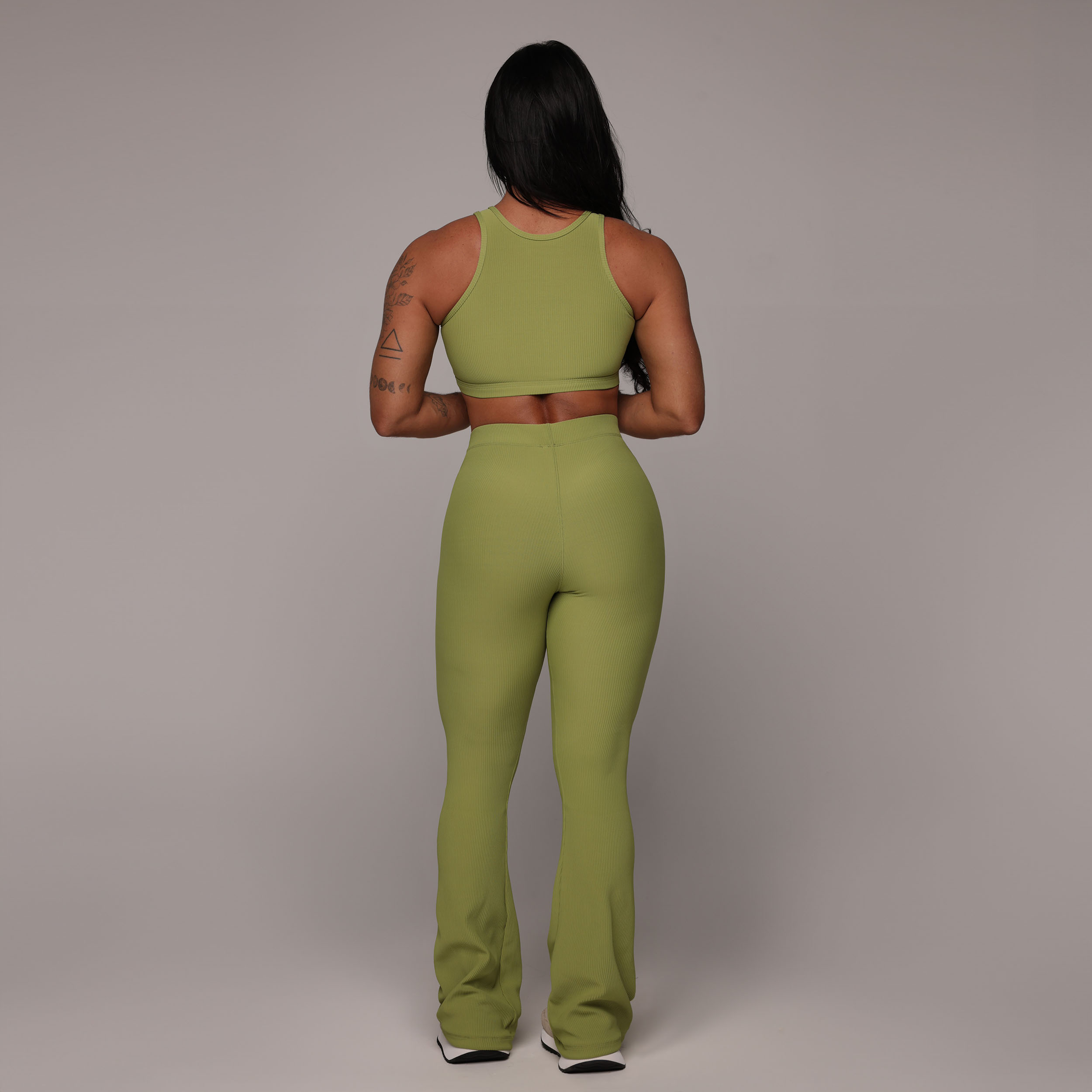 CALÇA FLARE JACQUARD CANELADO VERDE OLIVA - Imagem 5