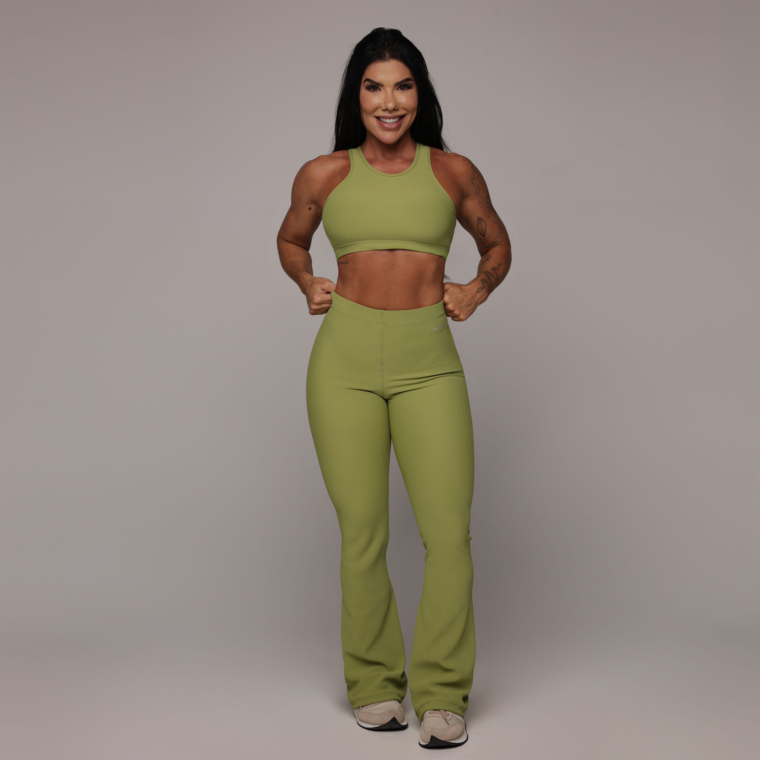 CALÇA FLARE JACQUARD CANELADO VERDE OLIVA - Imagem 6