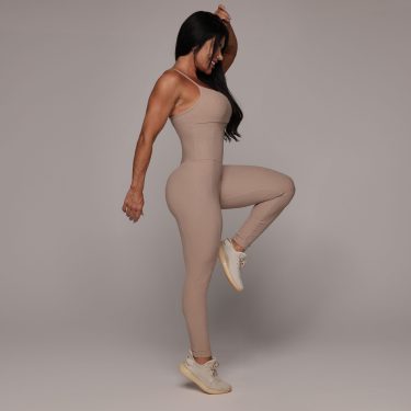 MACACÃO QUEENS EMPINA BUMBUM JACQUARD DUNAS NUDE