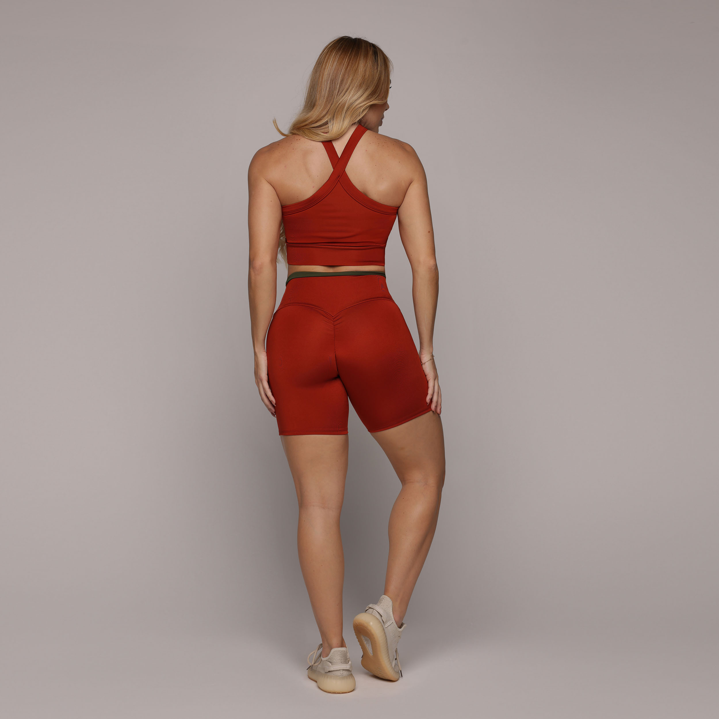 SHORT BICOLOR EMPINA BUMBUM BORDÔ - Imagem 5