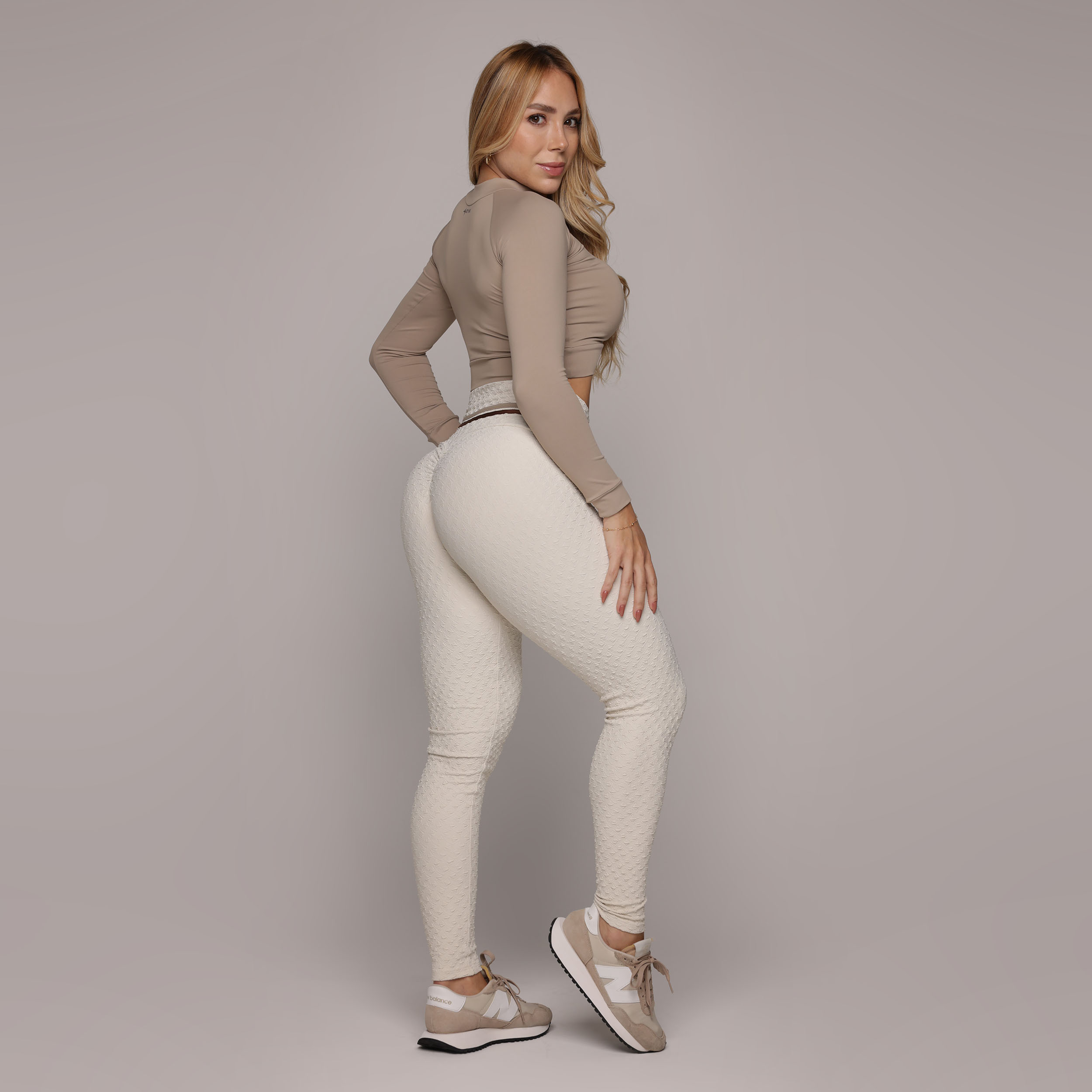LEGGING EMPINA BUMBUM JACQUARD DIAMOND OFF-WHITE - Imagem 4