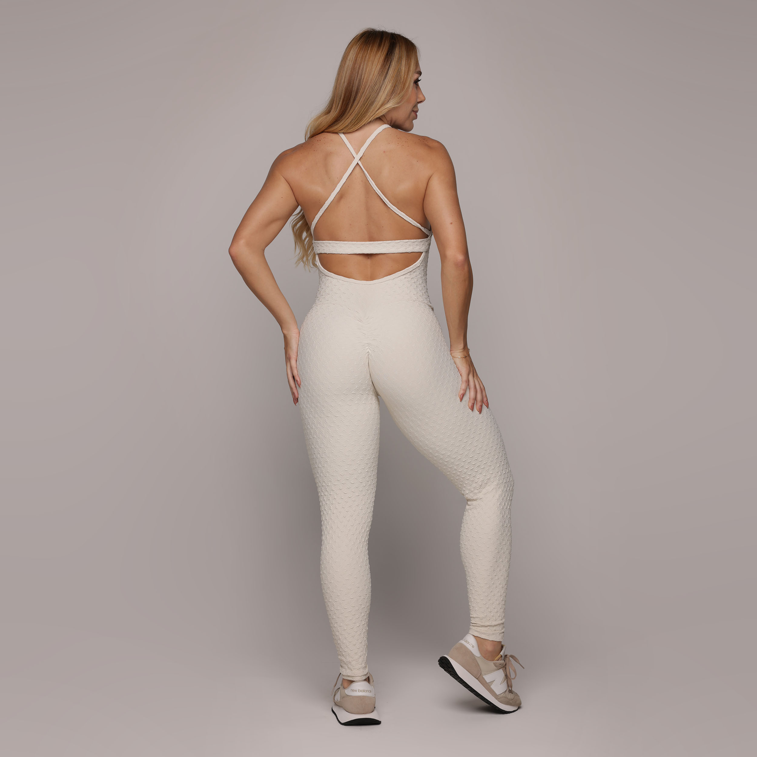 MACACÃO GOTA EMPINA BUMBUM JACQUARD DIAMOND OFF-WHITE - Imagem 3