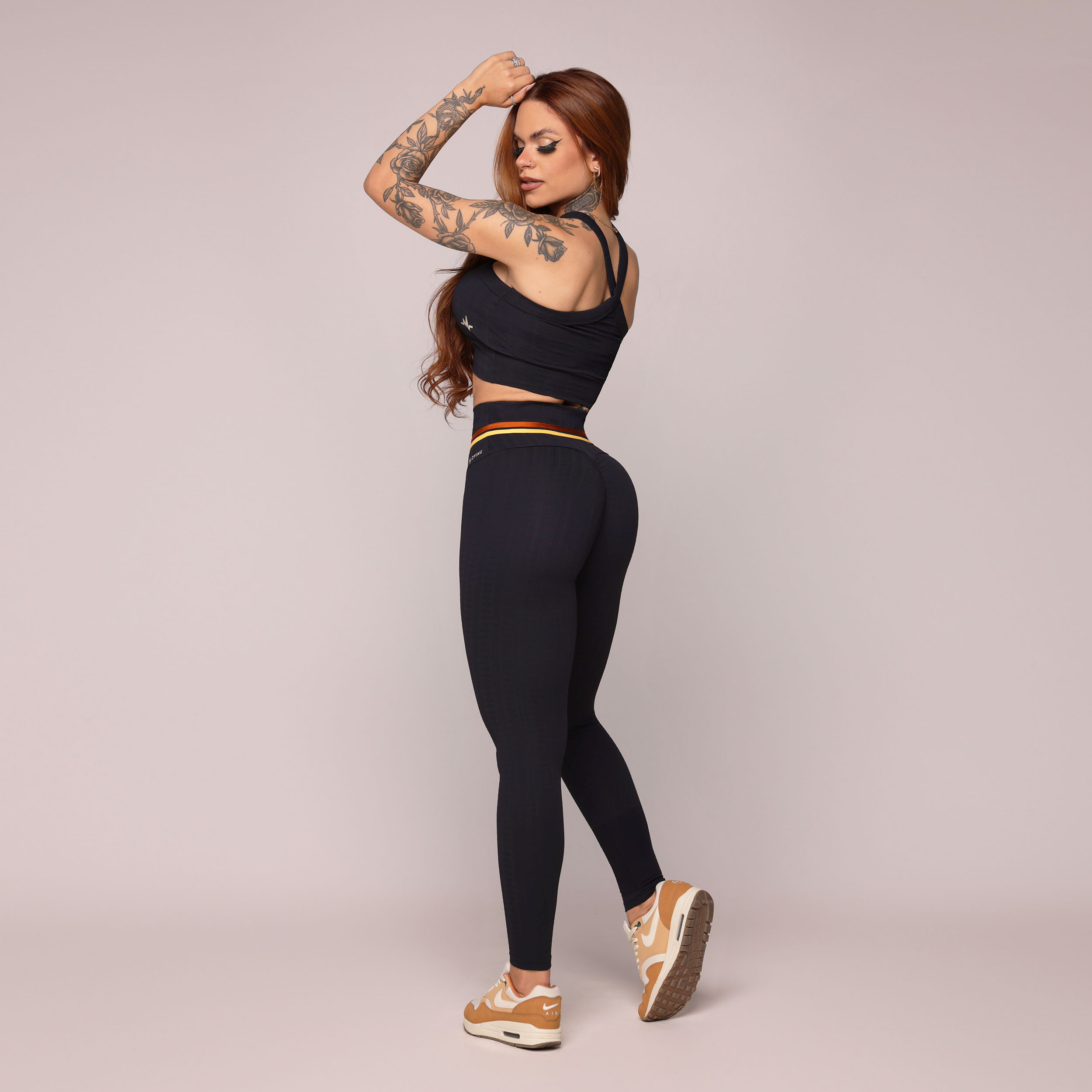 LEGGING EMPINA BUMBUM JACQUARD FLOWERS PRETO - Imagem 4