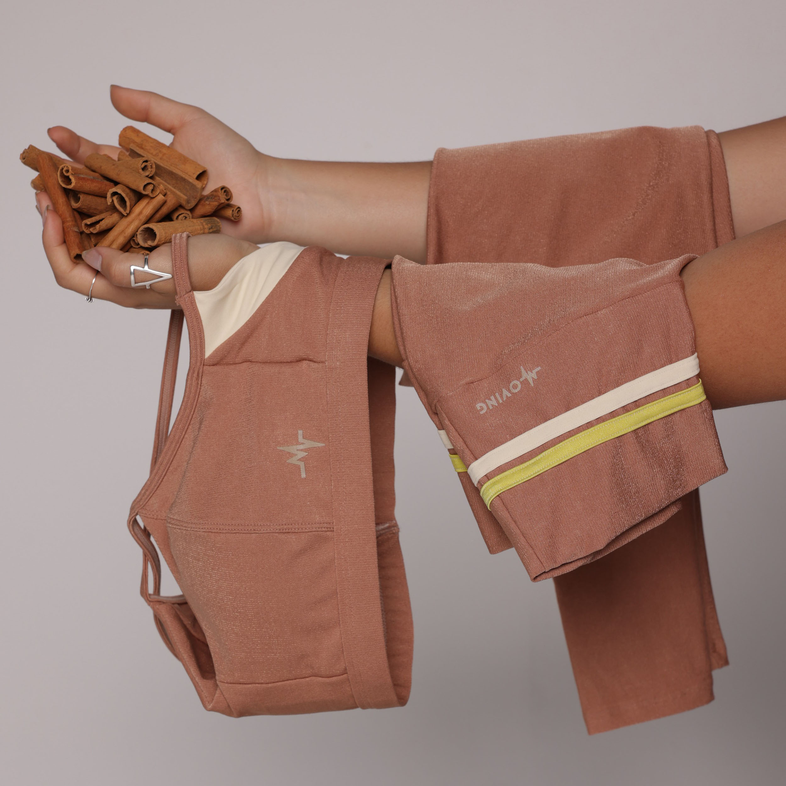 LEGGING EMPINA BUMBUM GLOSSY CANELA - Imagem 7