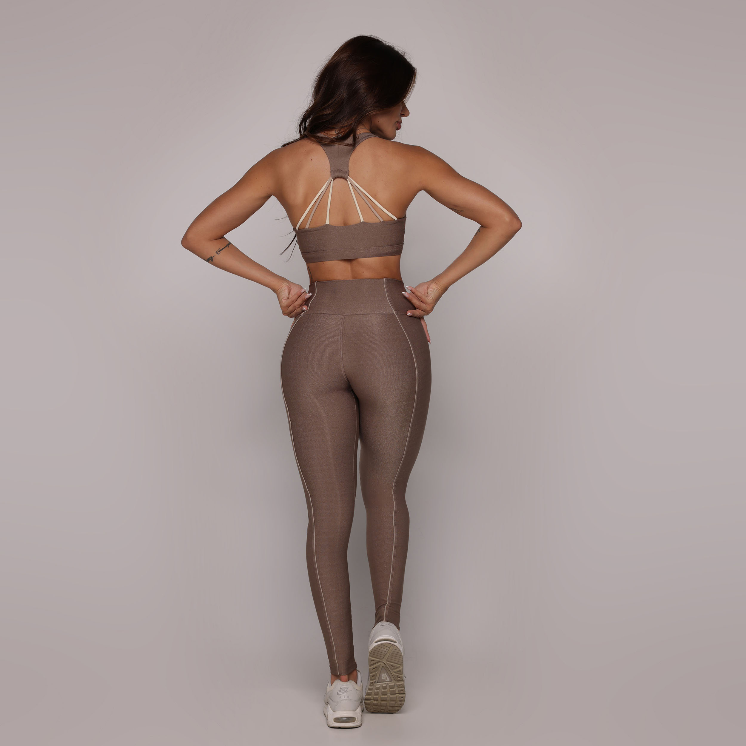 LEGGING SHAPE GLOSSY CRAVO - Imagem 4