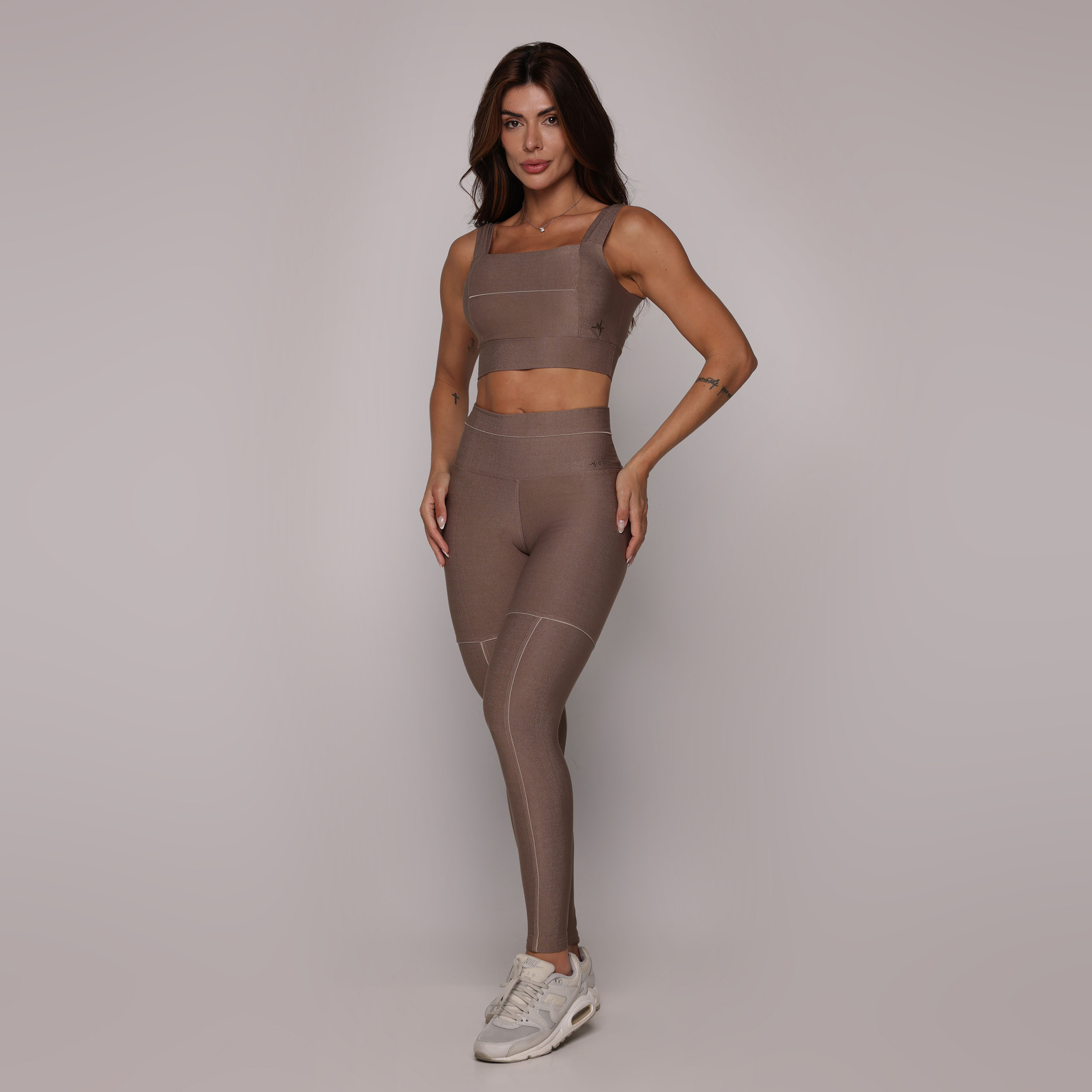 LEGGING VIBE EMPINA BUMBUM GLOSSY CRAVO - Imagem 3