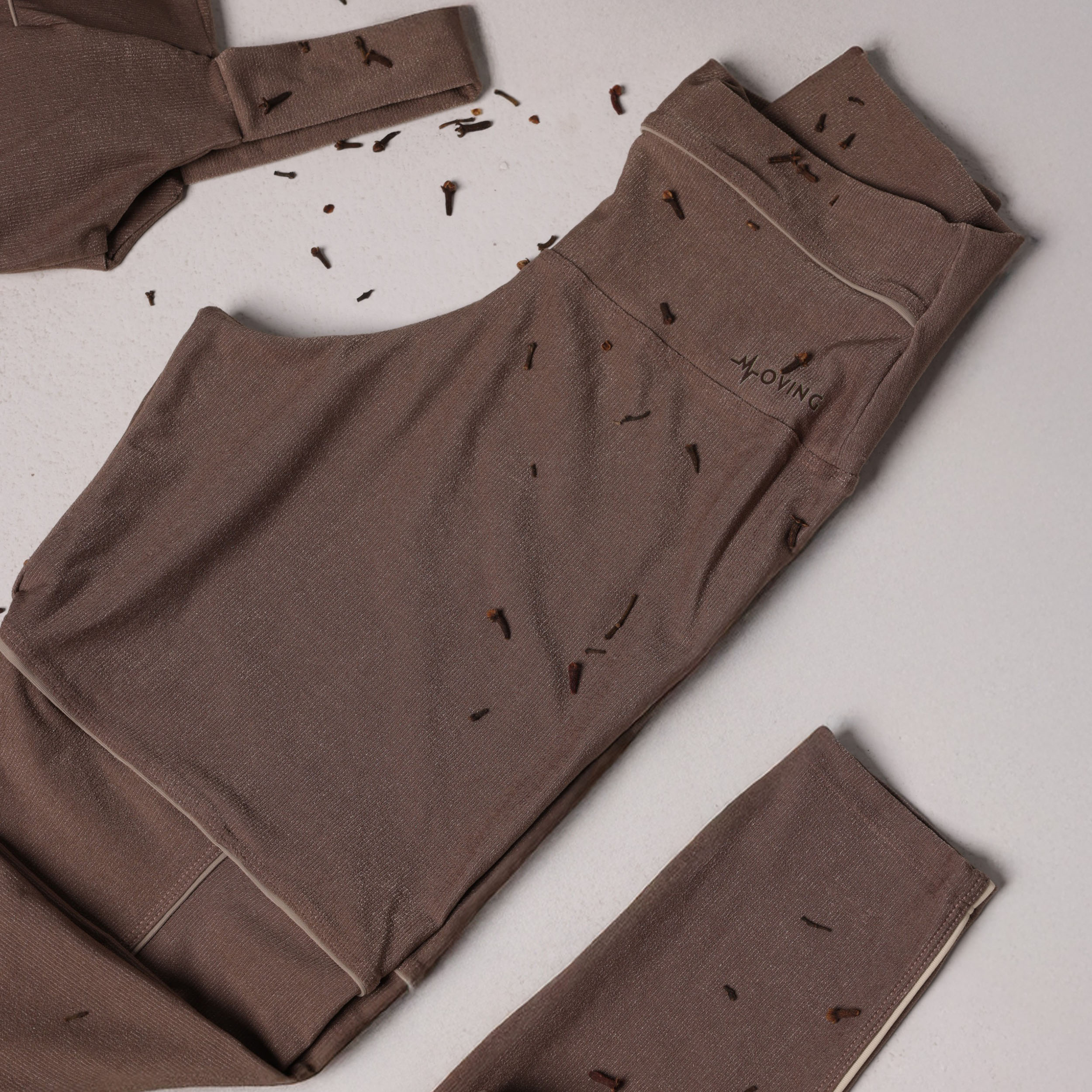 LEGGING VIBE EMPINA BUMBUM GLOSSY CRAVO - Imagem 7