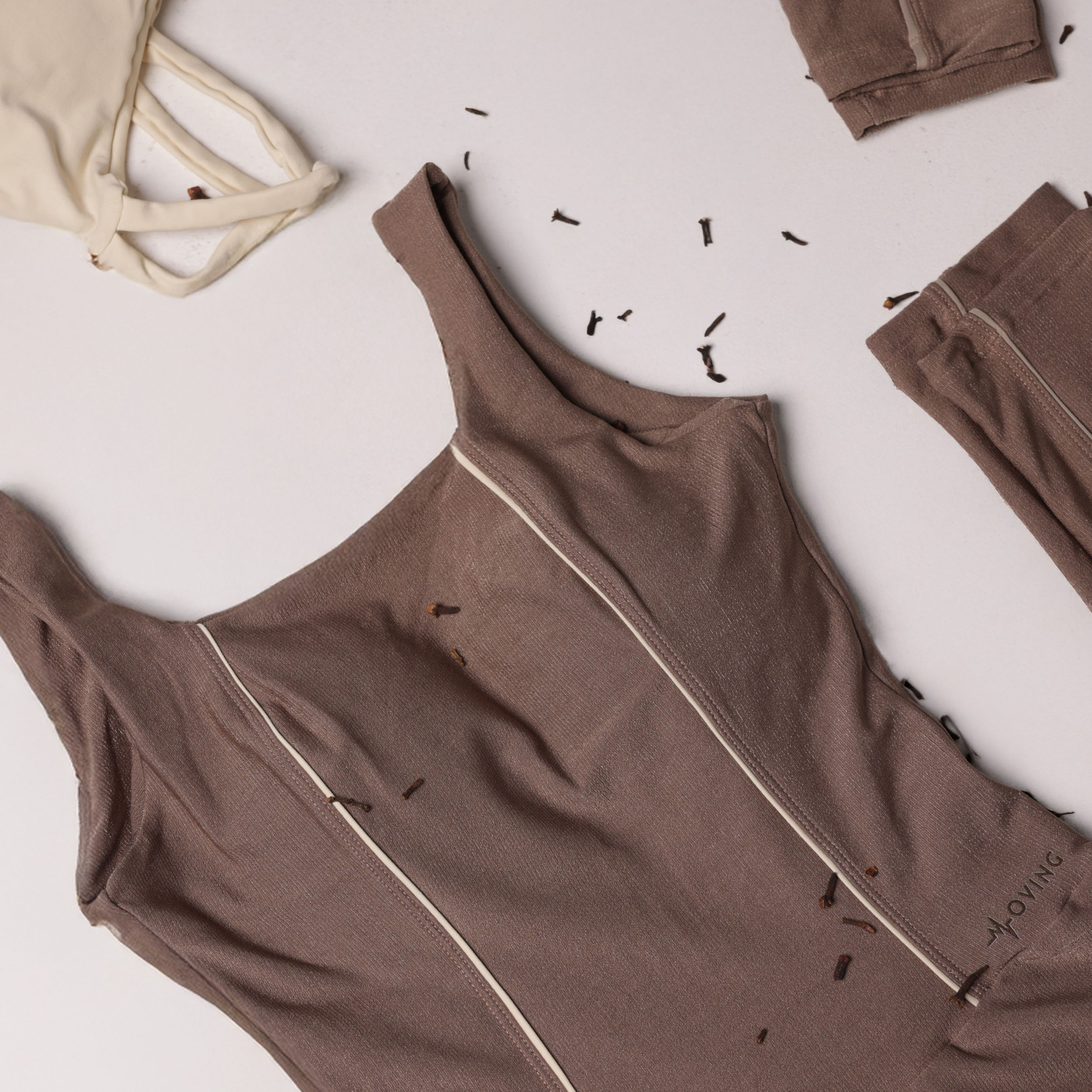 MACACÃO CONFORT GLOSSY CRAVO - Imagem 6