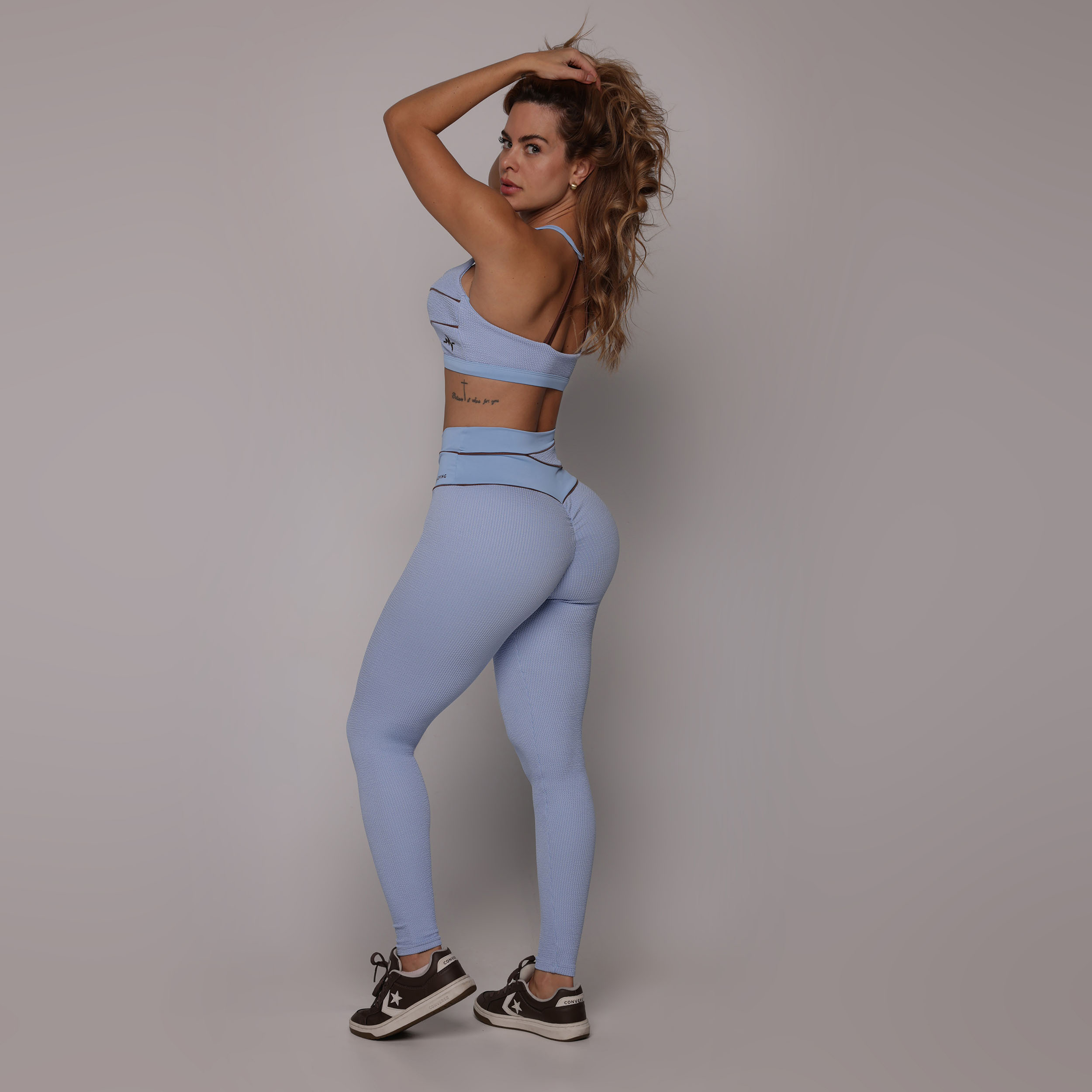 LEGGING CAPRI EMPINA BUMBUM JACQUARD CONFORT AZUL CELESTE - Imagem 7