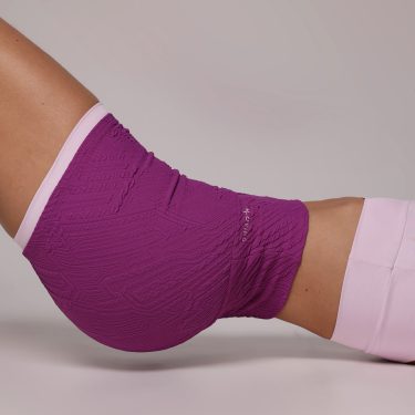 SHORT GYM EMPINA BUMBUM JACQUARD GRAFIATO MALVA