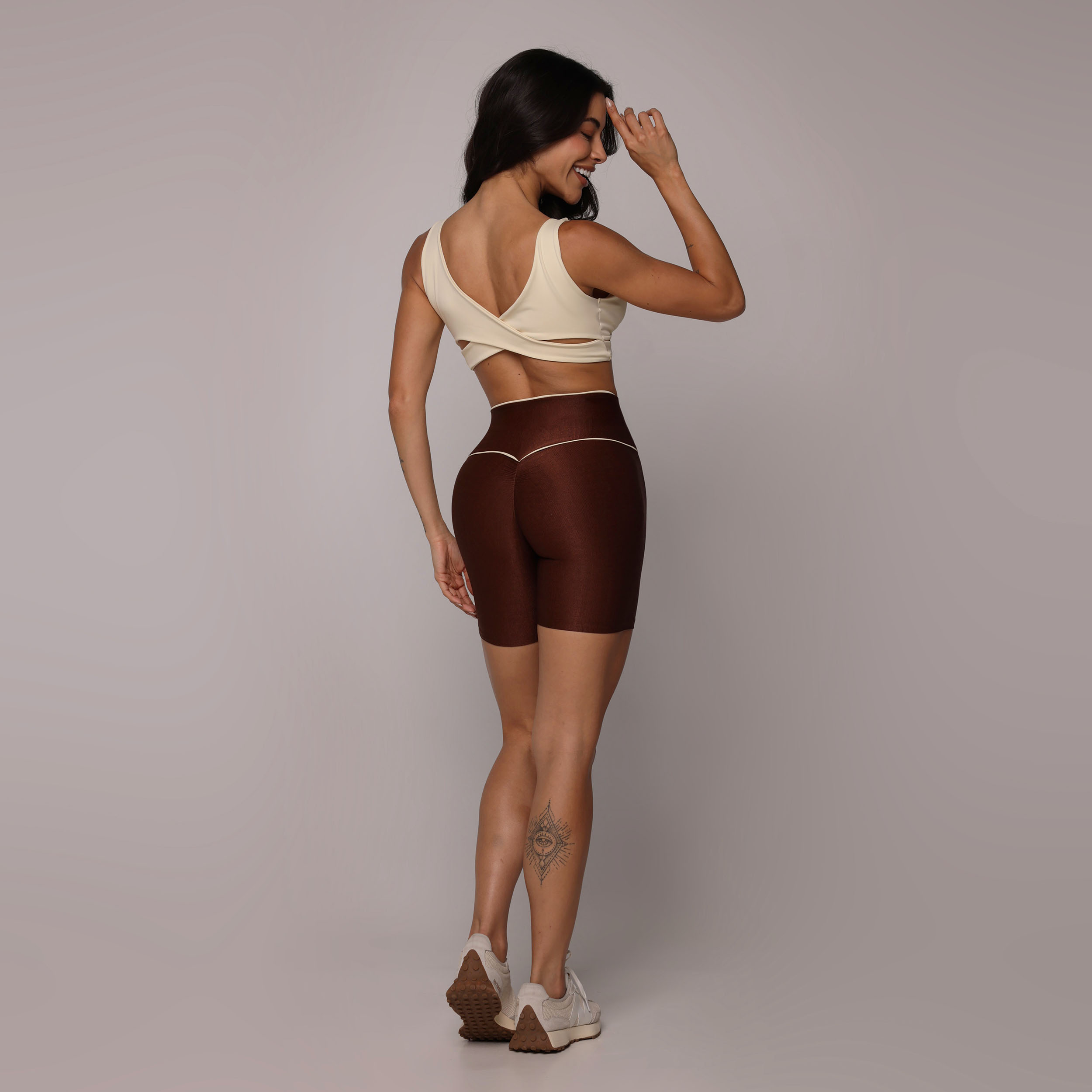 SHORT WALK GLOSSY COFFEE - Imagem 3