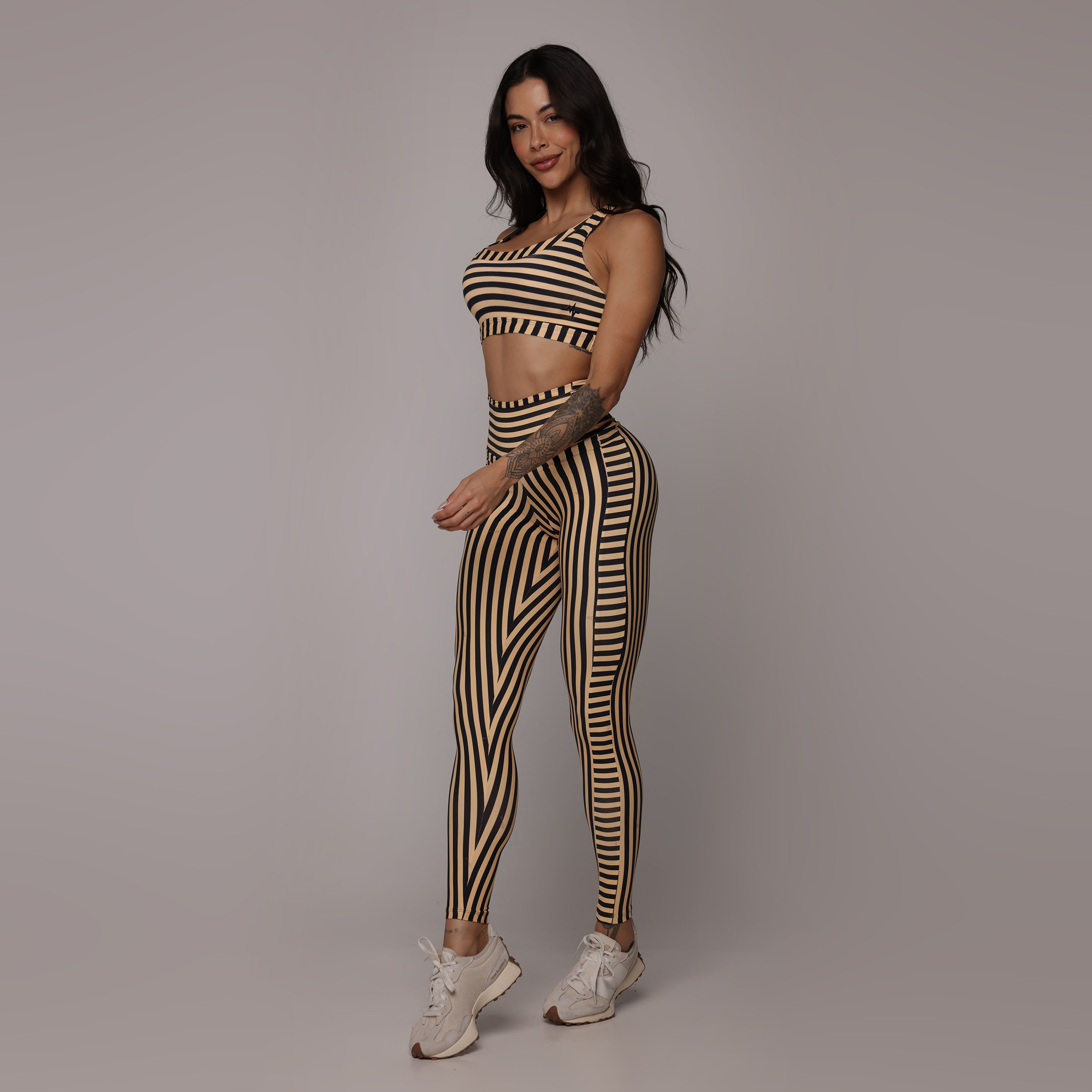 LEGGING STREET EMPINA BUMBUM MACADÂMIA EXCLUSIVA - Imagem 4
