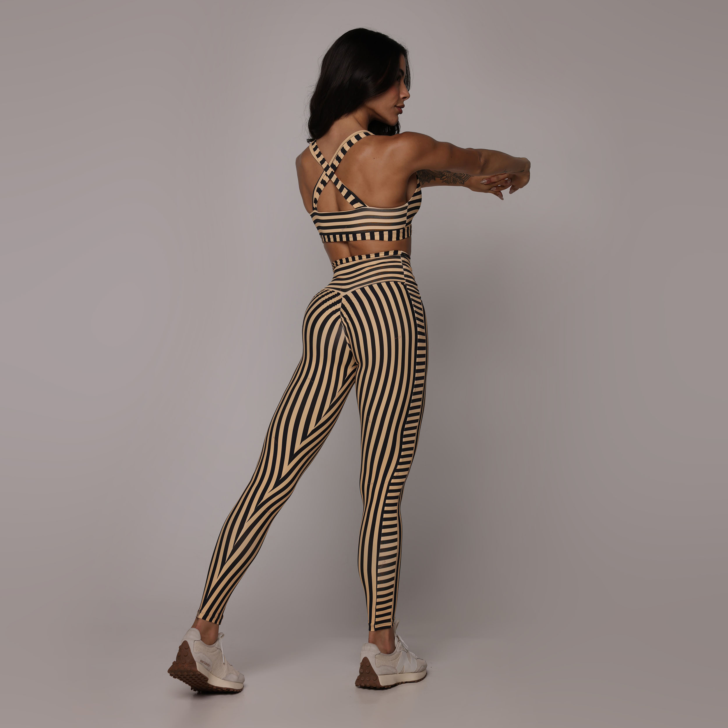 LEGGING STREET EMPINA BUMBUM MACADÂMIA EXCLUSIVA - Imagem 5