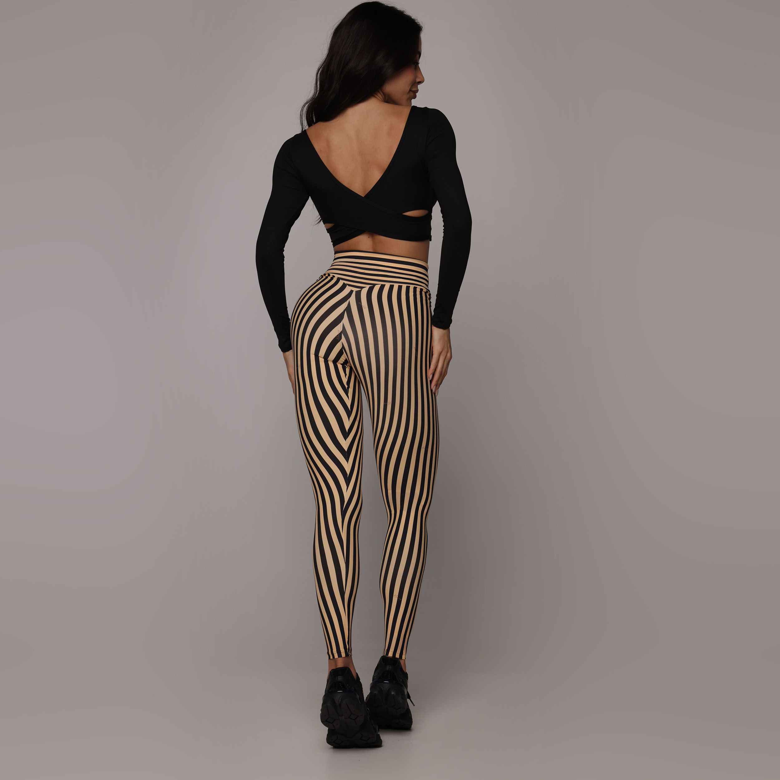 CROPPED MADRID MANGA LONGA PRETO - Imagem 4