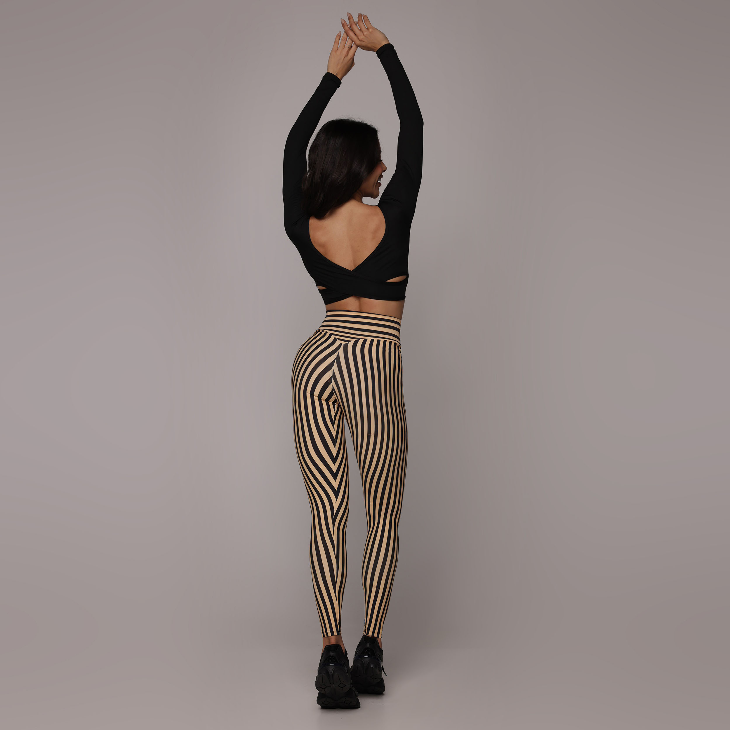 CROPPED MADRID MANGA LONGA PRETO - Imagem 5
